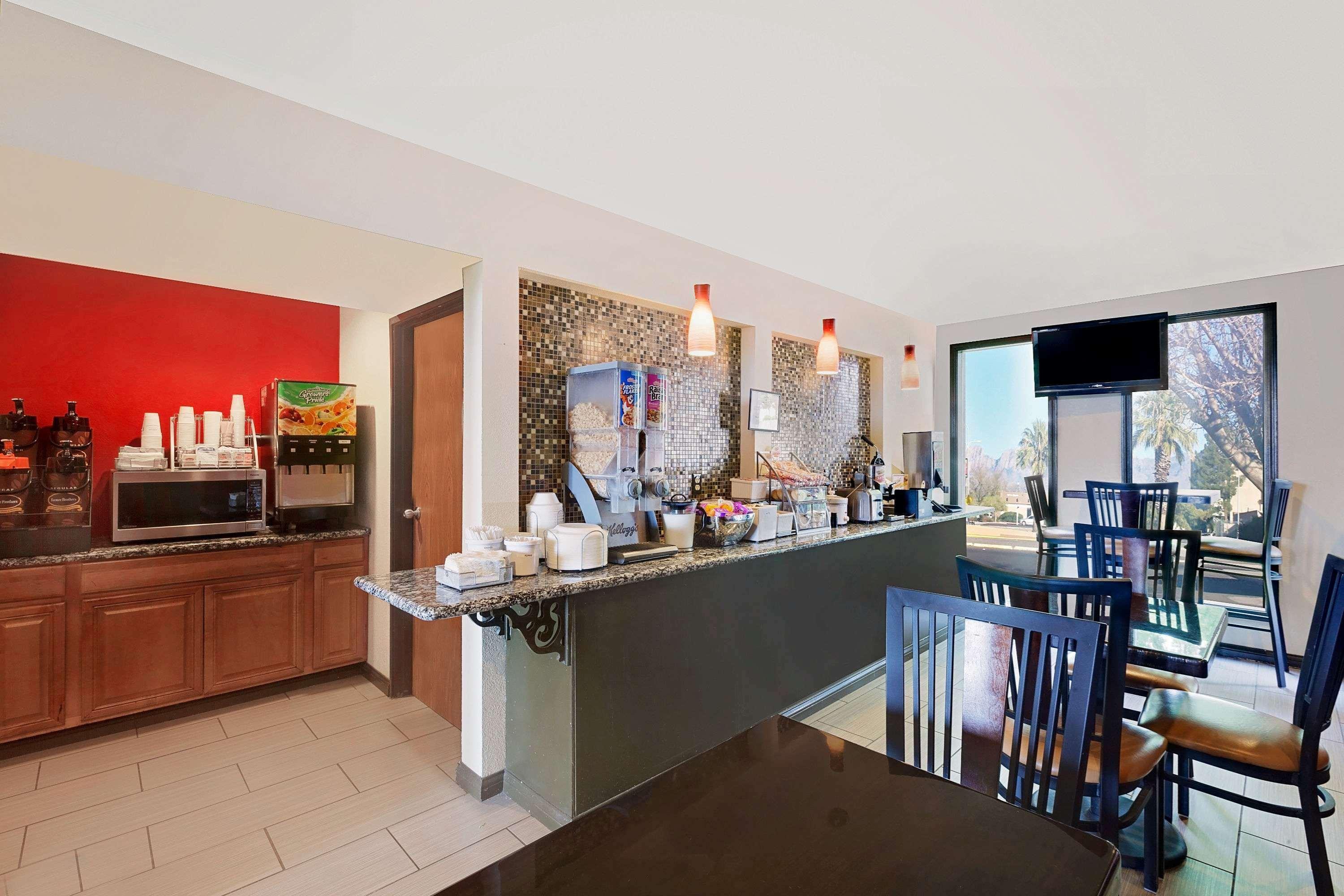 Super 8 By Wyndham Fayetteville Extérieur photo